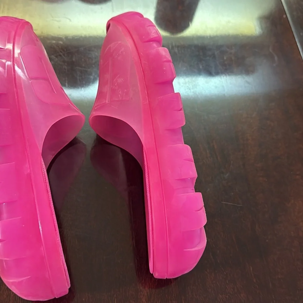 UGG Pink Slide Sandals for Casual Comfort (women’s 9) - Picture 5 of 5